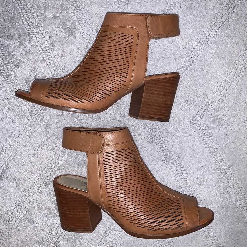 Vince Camuto Genuine Leather Lavette Sandals size 8